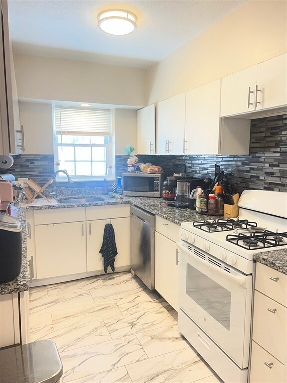 Building Photo - 169 Lake Shore Rd