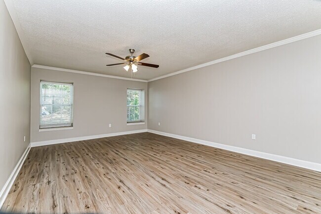 Building Photo - 13933 Oak Forest Blvd N