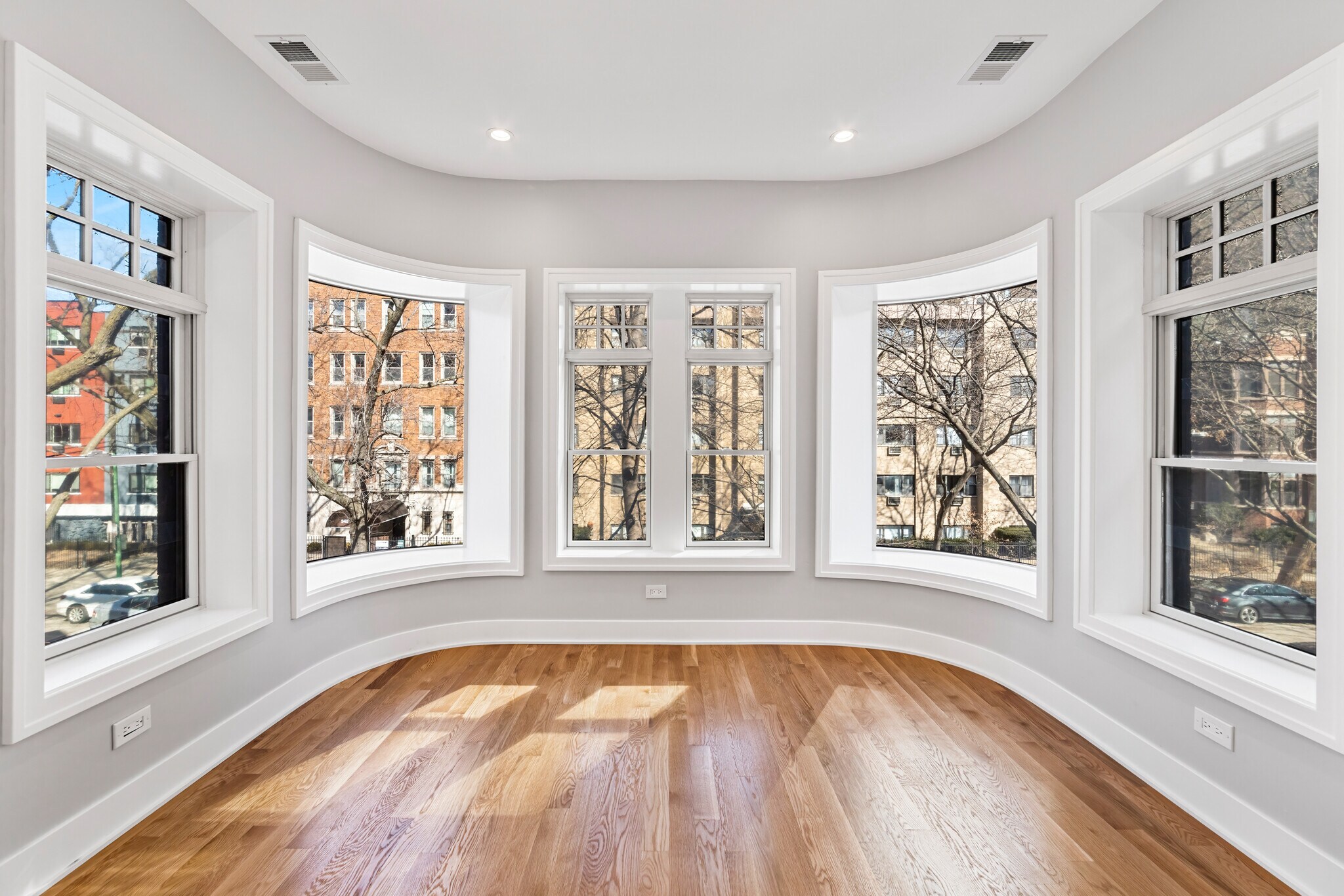 Building Photo - 935 W Winona St