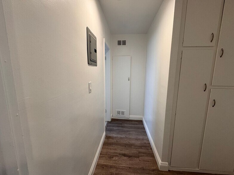 Building Photo - 7139 Whitsett Ave