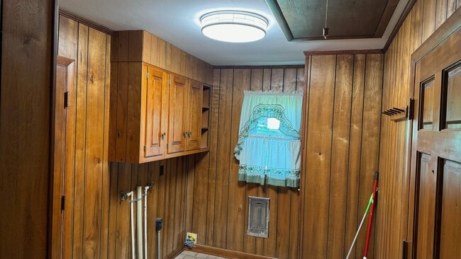 Building Photo - 220 Wilkins Ave