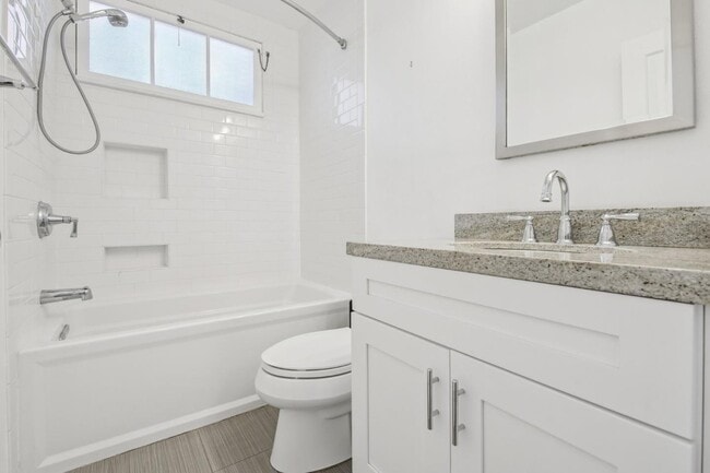 Building Photo - 1032 19th St