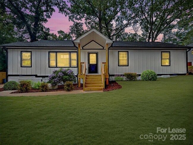 Building Photo - 2633 Brentwood Pl