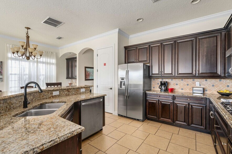 Building Photo - 1080 Castle Pines Ct