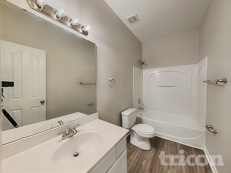 Building Photo - 1032 Garrison Rd