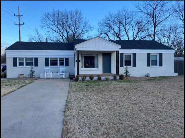 Primary Photo - 1231 Westlawn Dr