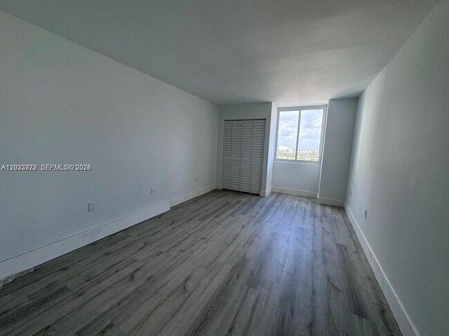 Building Photo - 850 N Miami Ave