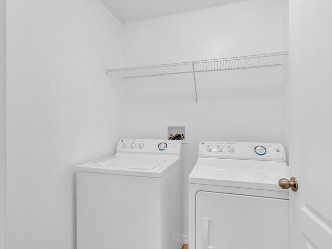 Building Photo - 1909 Hawks View Dr