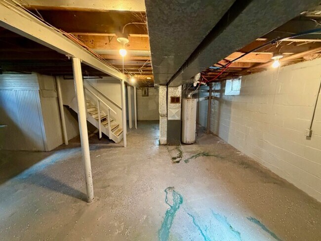 Building Photo - 3 Bedroom 1 Bath Welcome Section 8 Call 313-429-3244 Kpm Detroit