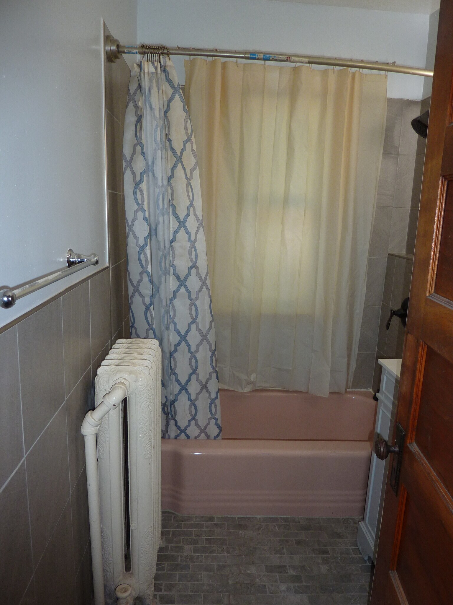 Bathroom - 382 Wheeler St N