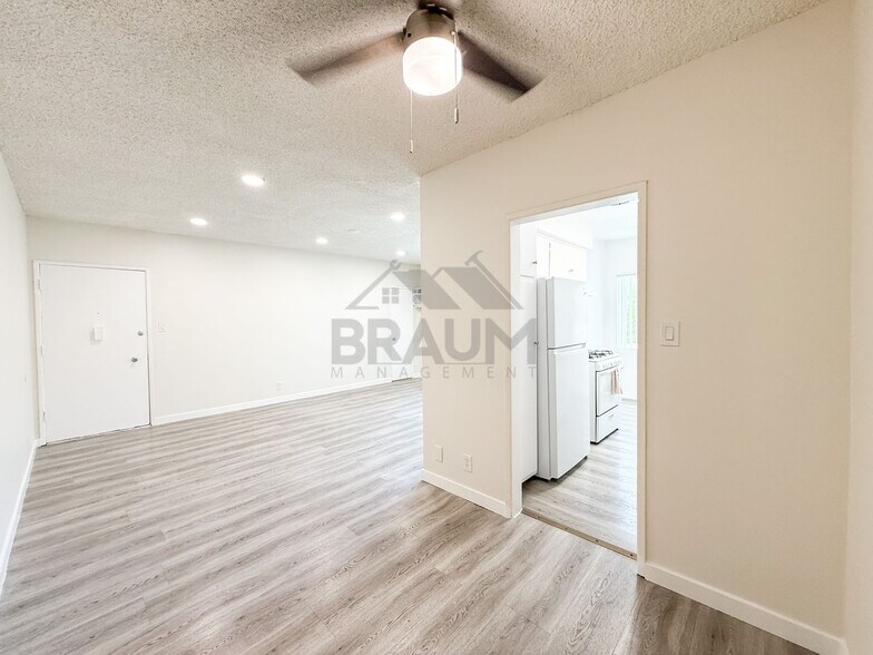 Building Photo - 5433 Sepulveda Blvd