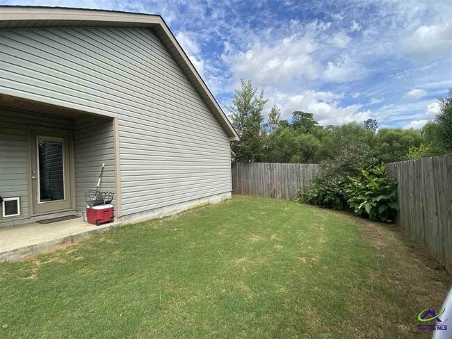 Building Photo - 552 Grand Ave