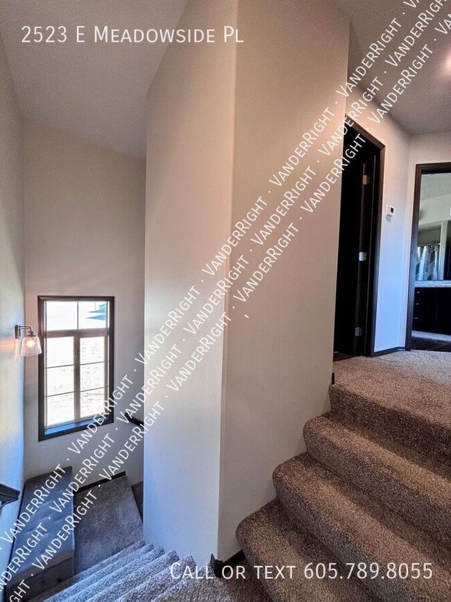 Building Photo - 2523 E Meadowside Pl