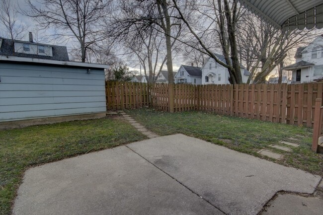Building Photo - 1802 18th Ave