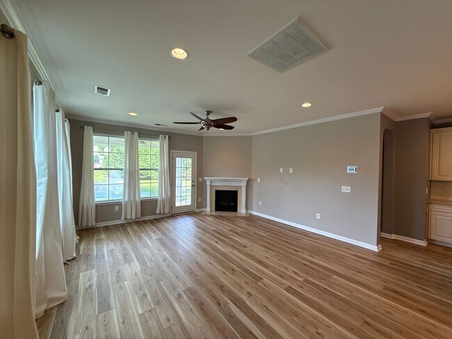 Building Photo - 5818 Glenmore Garden Dr