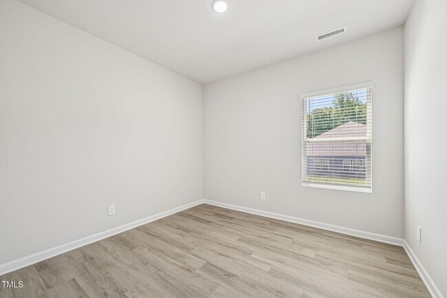 Building Photo - 721 Deschutes Dr