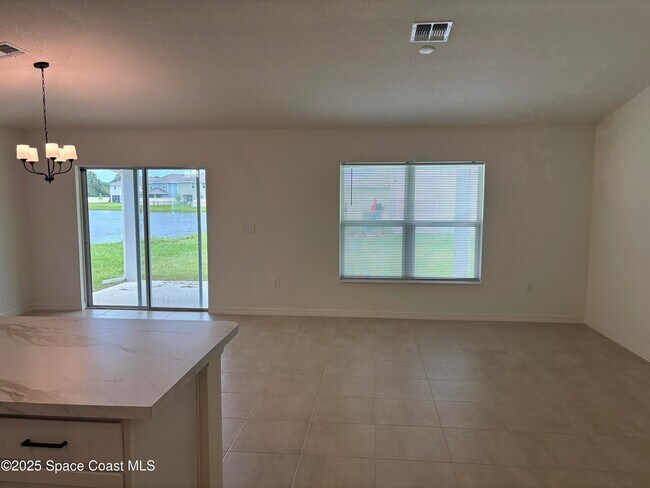 Building Photo - 724 Hatton Ln SE