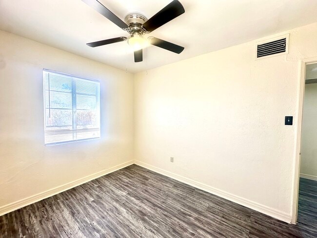 Building Photo - New Flooring! Spacious Private Yard with W...
