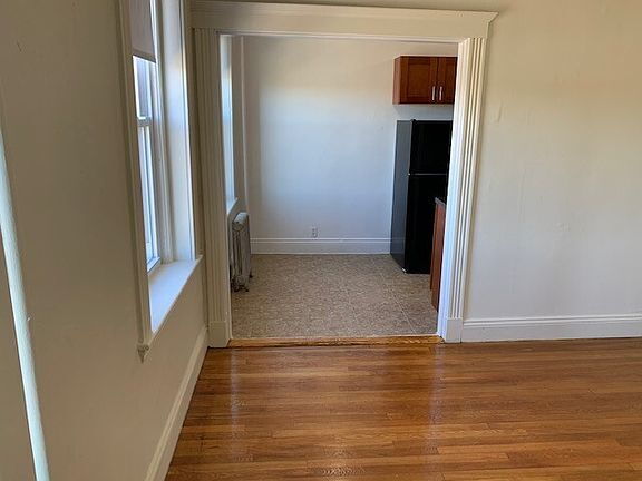 Building Photo - "Charming 1-Bedroom Retreat with Granite C...