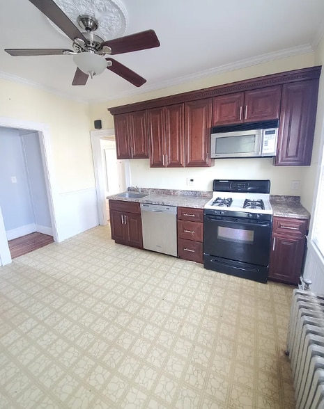 Building Photo - 65 Olcott St