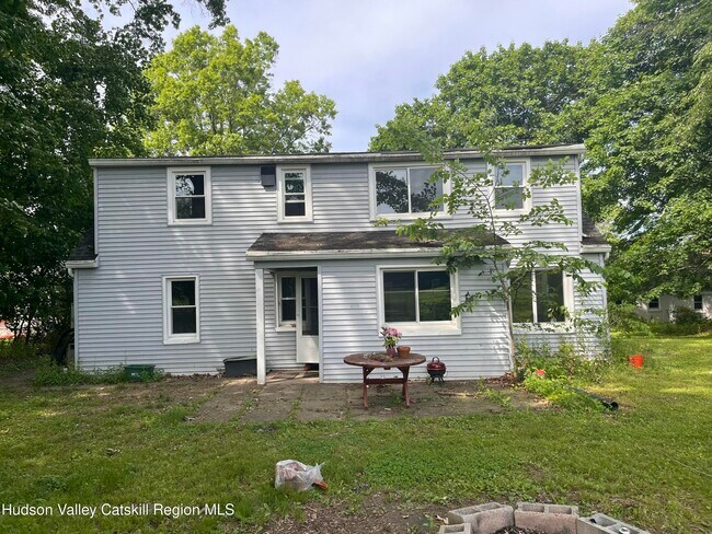 Building Photo - 10 Orchard Ln