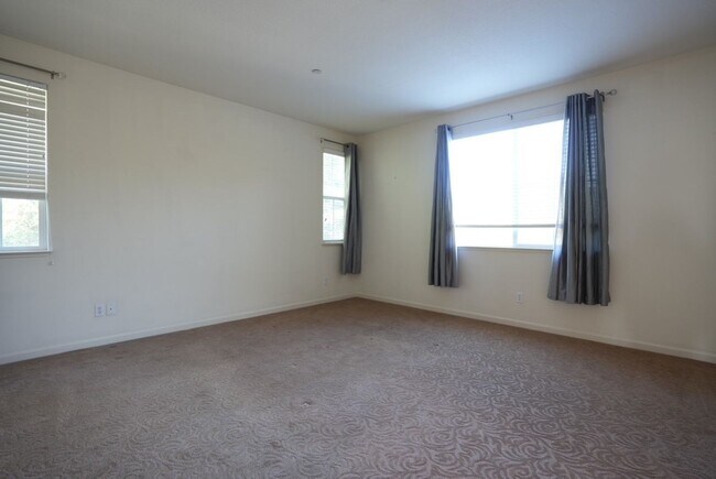 Building Photo - Four Bedroom Napa Home