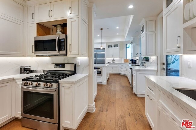 Building Photo - 345 S Saltair Ave