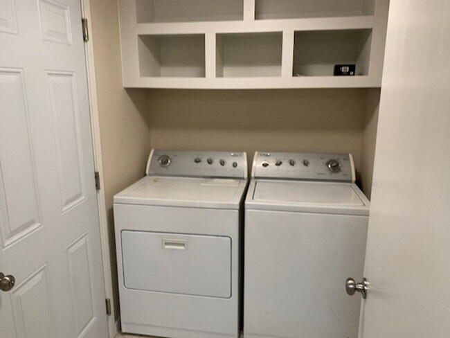 Building Photo - 8th Street (207)