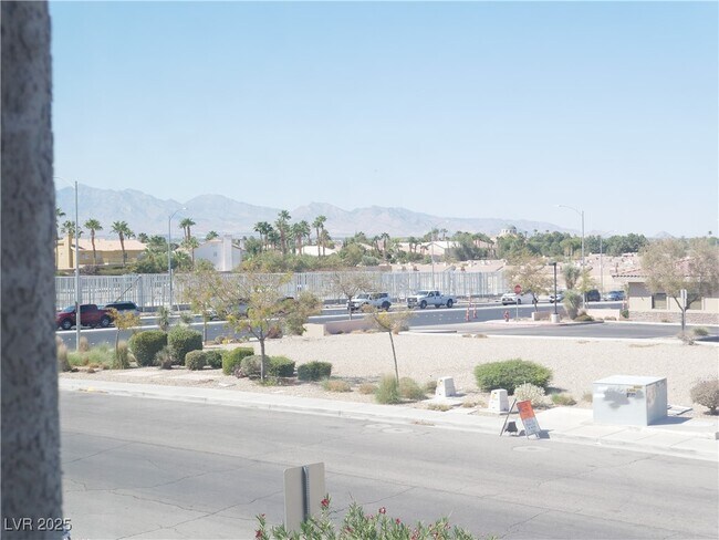Building Photo - 6051 W Dewey Dr