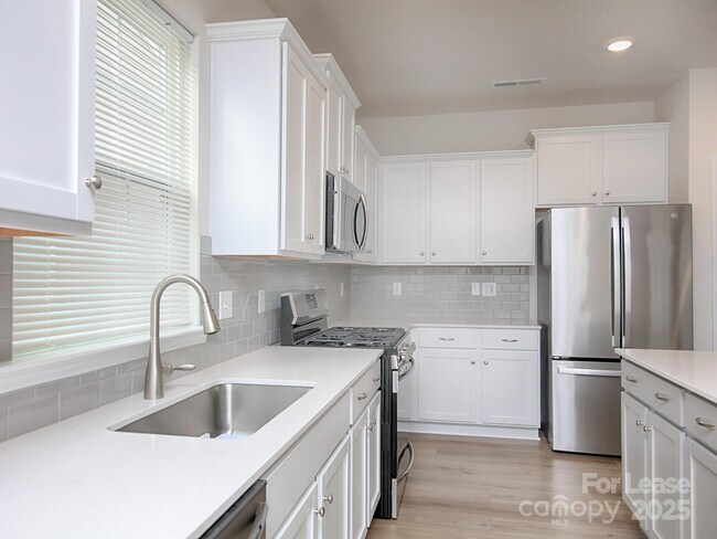 Building Photo - 161 White Apple Wy