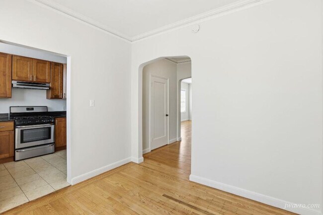 Building Photo - 555 Pierce St