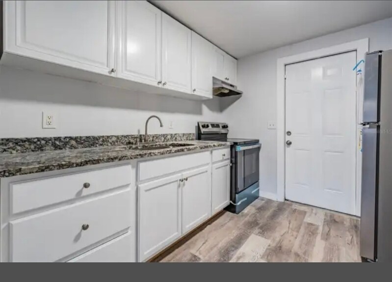 Building Photo - 1707 E Idell St