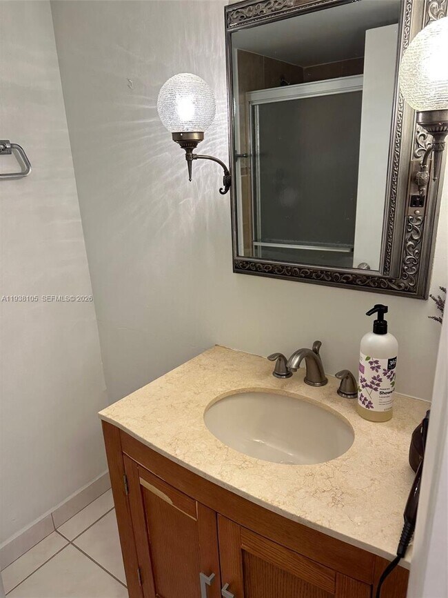 Building Photo - 6039 Collins Ave