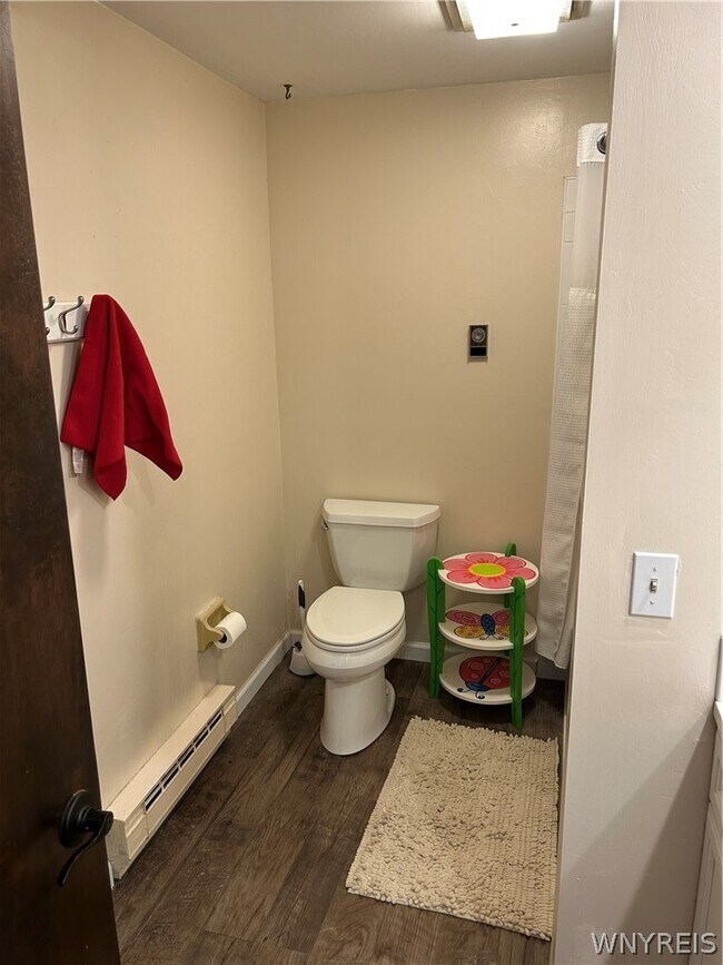 Building Photo - 307 Cayuga Rd