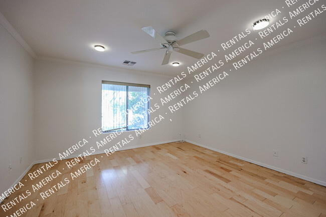 Building Photo - 10844 W Palm Ln