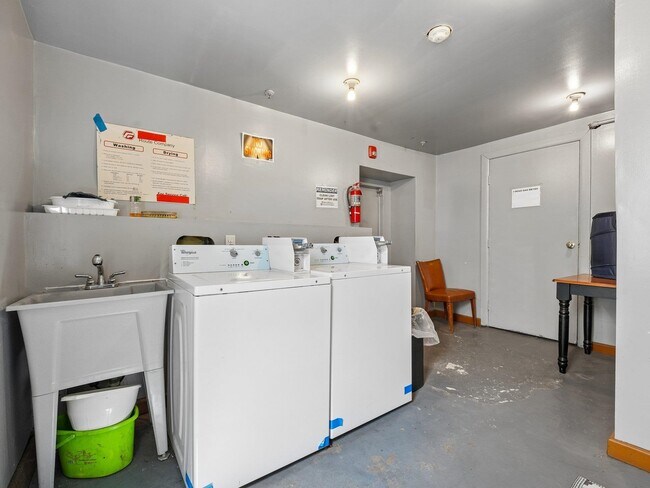 Building Photo - 121 Garrison Ave