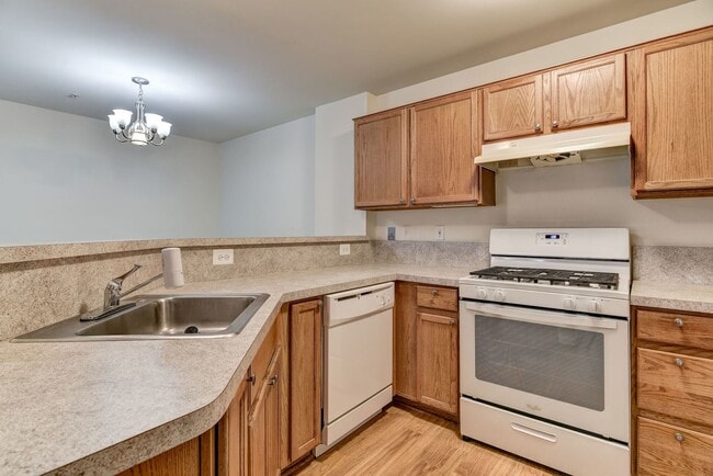 Building Photo - 3 Bed 2 Bath - Germantown Condo - Washer/Dryer In Unit