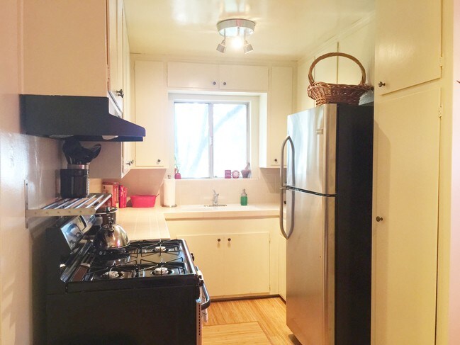 Kitchen - 20 20th Ave