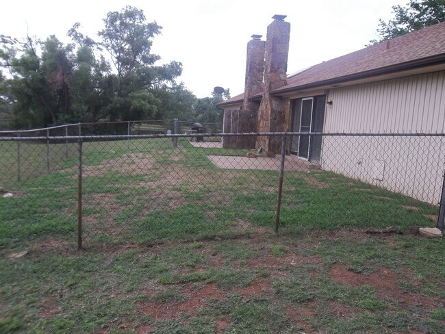 Building Photo - 421-423 Britton Ct.