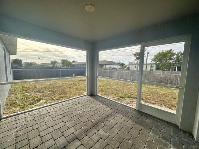 Building Photo - Fenced 3 Bed, 2 Bath in Great Location in NE Cape Coral!