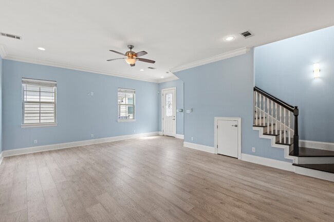 Building Photo - 5760 Warrington Dr