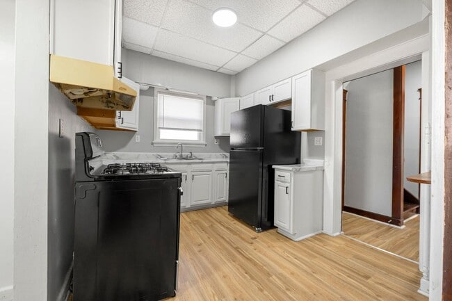 Building Photo - MOVE-IN SPECIAL - NEW LISTING! 4 BEDROOM HOME