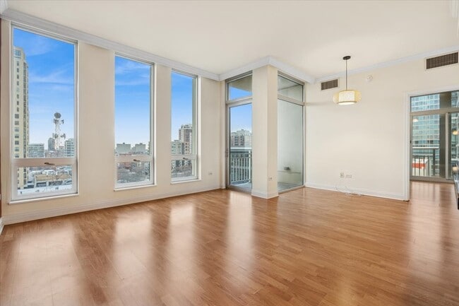 Building Photo - 1400 S Michigan Ave