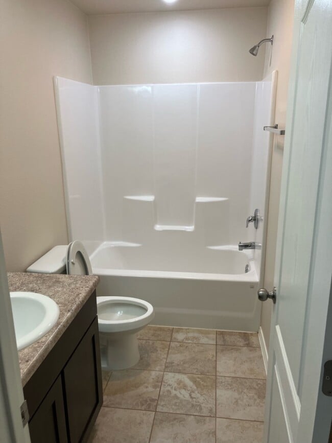 Building Photo - 5611 Montevista Dr