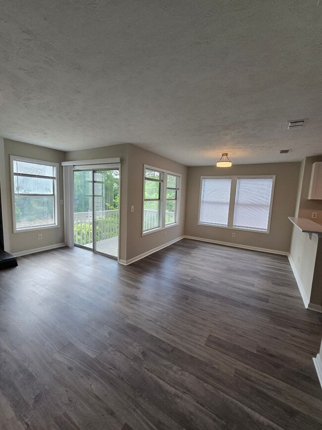 Building Photo - 1021 Wood Creek Dr