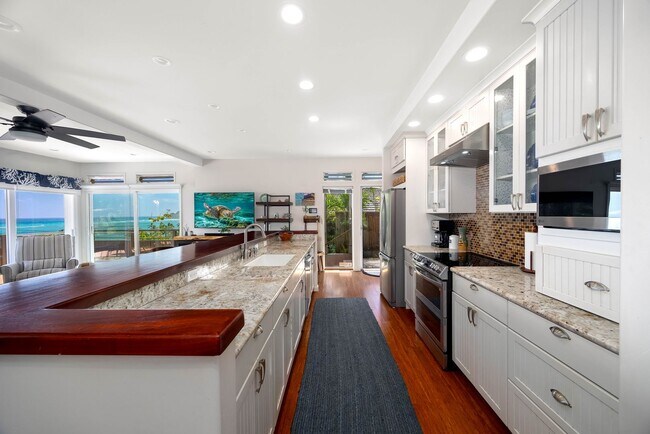 Building Photo - Available Now ! Lanaikai - Furnished home with a view | 6–12 Month Lease**