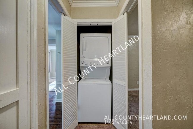 Building Photo - 2128 Hardin Dr