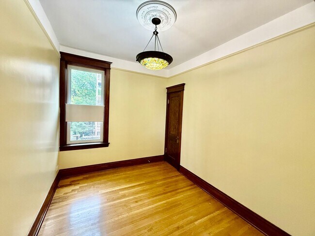 Building Photo - 1342 N Kedzie Ave