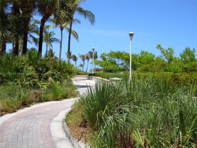 Building Photo - 1623 Collins Ave