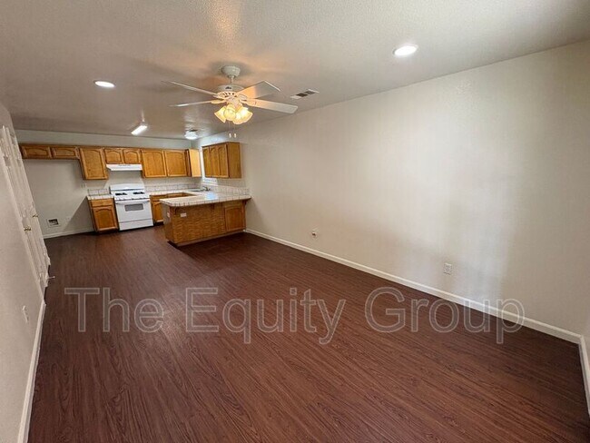 Building Photo - 1747 W Connelly Ave